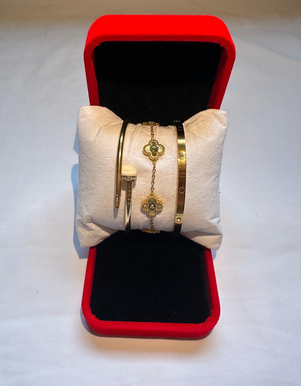 Coffret Bracelets Dorés Motif Floral Féminin